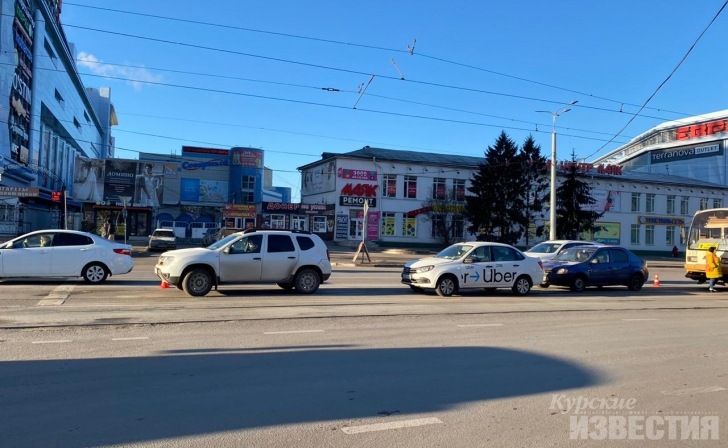 В Курске произошло тройное ДТП, есть пострадавший В Курске произошло тройное ДТП, есть пострадавший