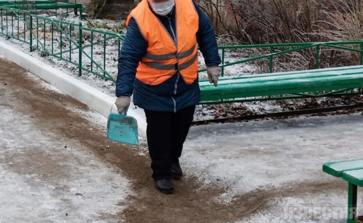 В Курске в 45 дворах не посыпали тротуары песком В Курске в 45 дворах не посыпали тротуары песком
