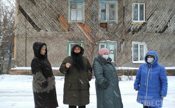«Живём, как бичи!»: куряне зимуют в гнилом бараке без штукатурки «Живём, как бичи!»: куряне зимуют в гнилом бараке без штукатурки