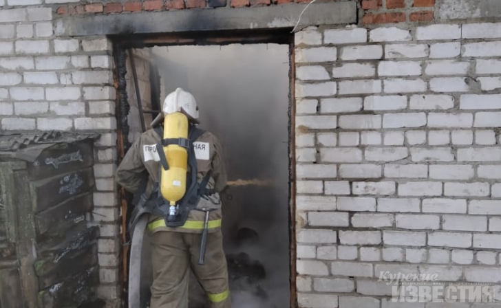 Добровольцы самостоятельно потушили пожар в жилом доме в Курской области Добровольцы самостоятельно потушили пожар в жилом доме в Курской области