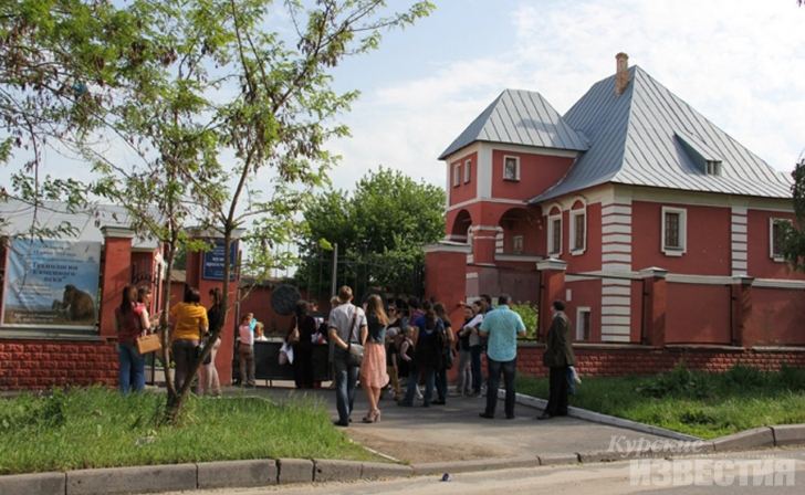Курские власти встретились с работниками музея археологии Курские власти встретились с работниками музея археологии