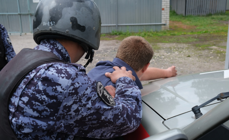 В Курске росгвардейцы задержали мужчину с марихуаной