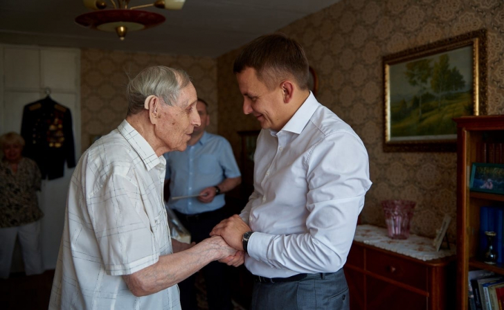 В Курске поздравили 99-летнего участника Курской битвы