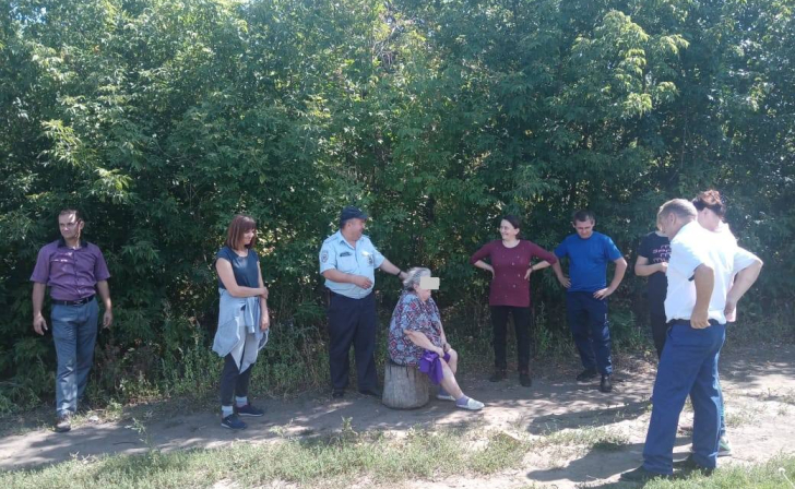 В Курской области сельский участковый нашел потерявшуюся в лесу пенсионерку В Курской области сельский участковый нашел потерявшуюся в лесу пенсионерку