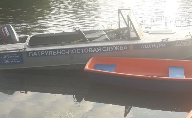 В Курске спасатели вытащили из озера пьяного мужчину