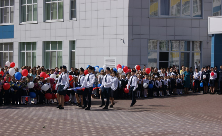 В Курской области полицейские побывали на школьных линейках и провели уроки безопасности
