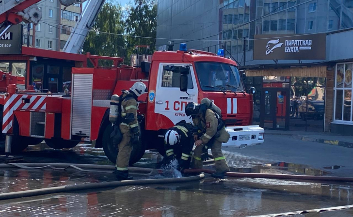 В Курске после пожара в ТЦ 