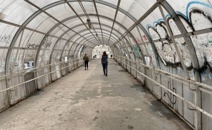 В Курске за 23 млн рублей отремонтируют надземный переход на ул.Дзержинского