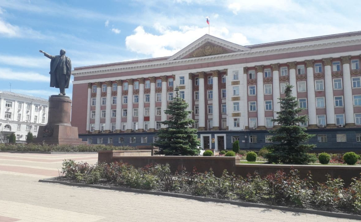 Роман Старовойт наградил экс-губернатора Курской области Александра Руцкого Орденом Почета