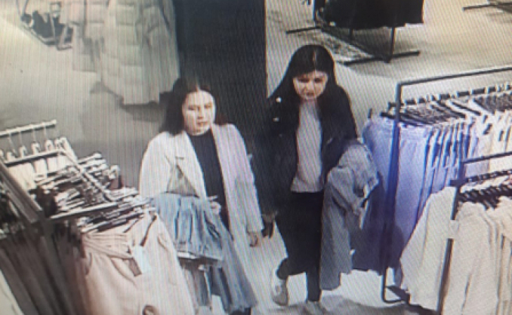 Курские полицейские ищут двух девушек, подозреваемых в краже вещей из магазина