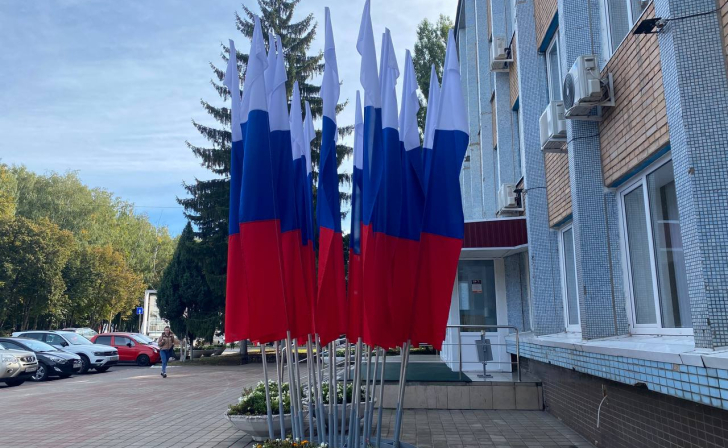 В Курске на Театральной площади прошел митинг в поддержку референдумов