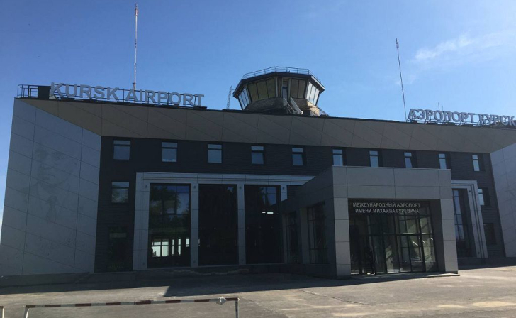 В Курске в аэропорту проверили готовность спецтехнике к зиме В Курске в аэропорту проверили готовность спецтехнике к зиме