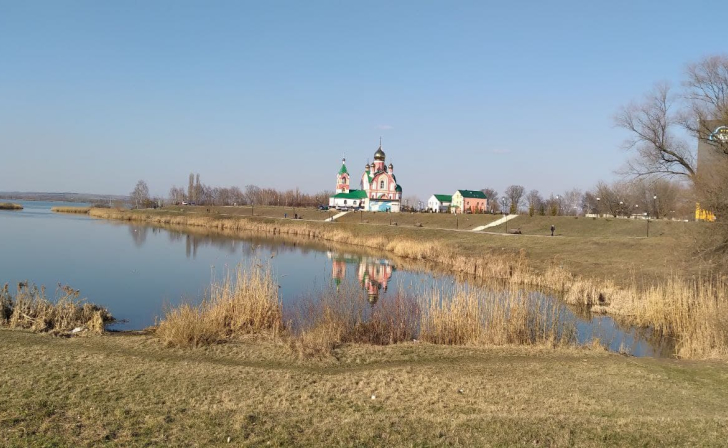 В 27 дворах Курчатова появятся новые горки, качели, скамейки, уличные тренажеры