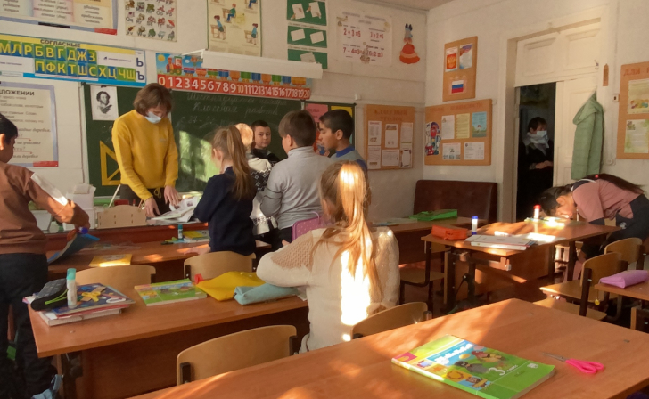 В школы и детсады Курска зачислили почти 1000 детей из Донбасса