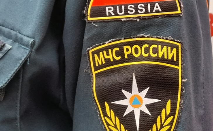 В Курске пожарные спасли человека из горящей квартиры
