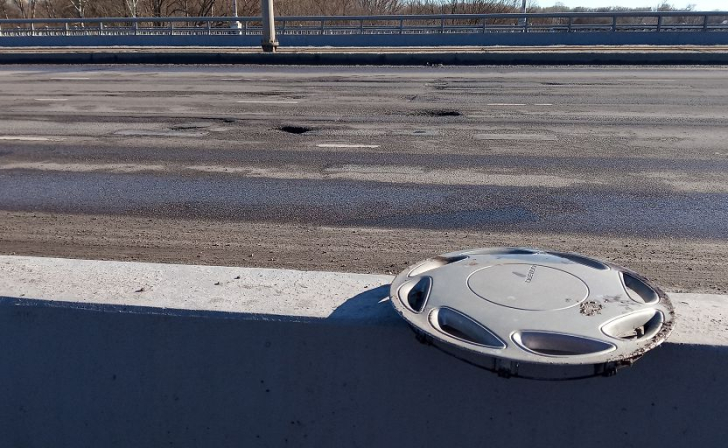 В Курске на Кировском мосту начали укладку асфальта