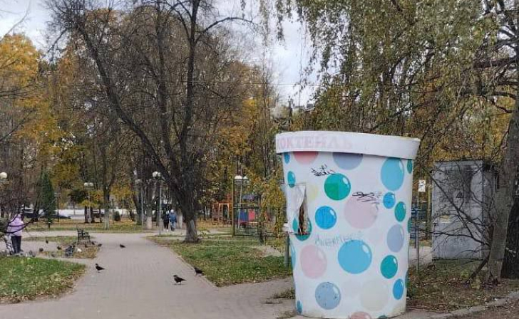 В Курске в сквере «Триумф» демонтировали павильон по продаже молочных коктейлей