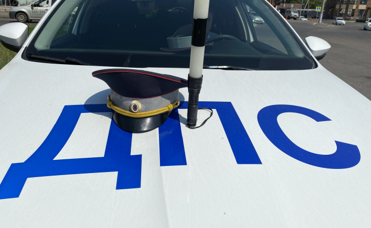 В Курске на перекрестке столкнулись автомобиль ДПС и Ауди