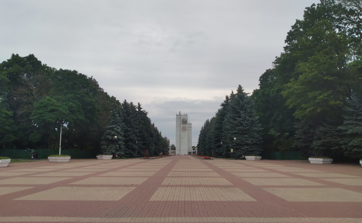 В Курске убрали могилы на мемориале «Памяти павших в годы Великой Отечественной войны»