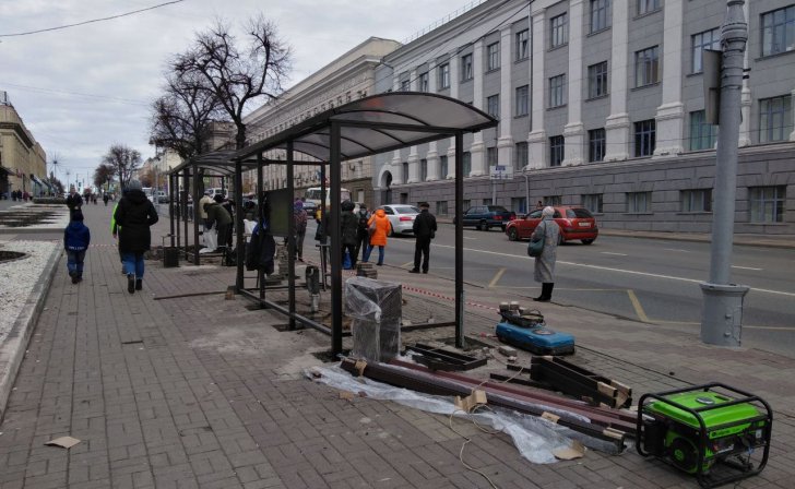 В Курске начали замену 49 остановочных комплексов