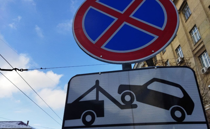В Курске с 2023 года СМЭП будет эвакуировать неправильно припаркованные машины