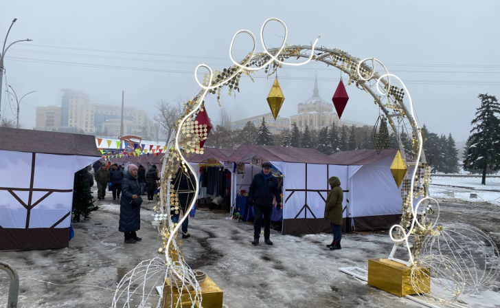 В Курске с 23 по 28 декабря перед цирком пройдет новогодняя ярмарка