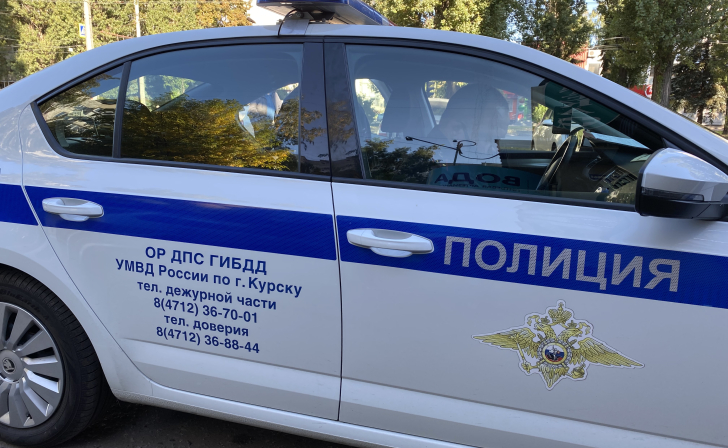 В Курской области автомобиль «Вольво ХС 90» съехал в кювет  и опрокинулся