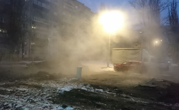 В Курске ремонт теплосетей на проспекте Дружбы, 12 завершится сегодня к 18.00