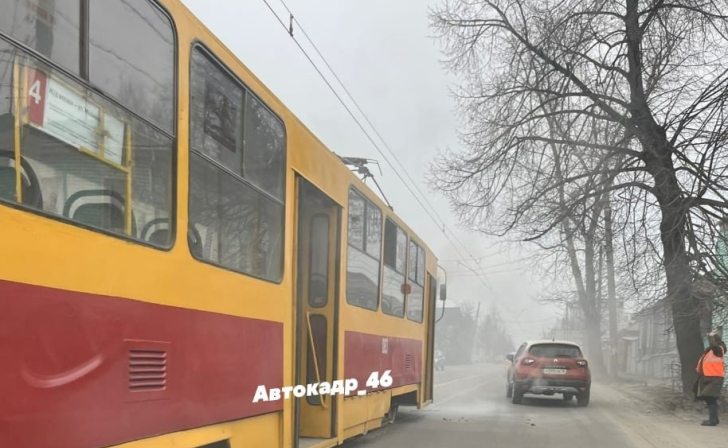 В Курске на ул.В.Луговая задымился трамвай