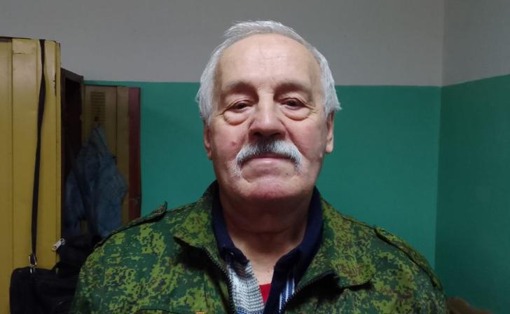 В Железногорске поздравили электрогазосварщика с 56-летием трудового стажа