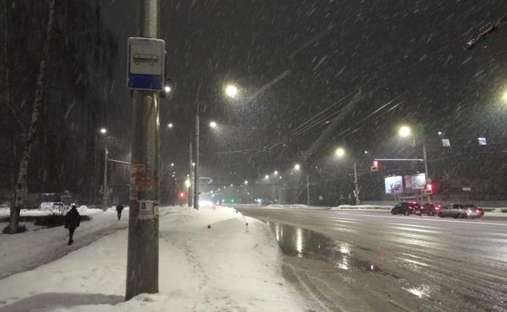 МЧС предупреждает курян о шквальном ветре до 17 м/с