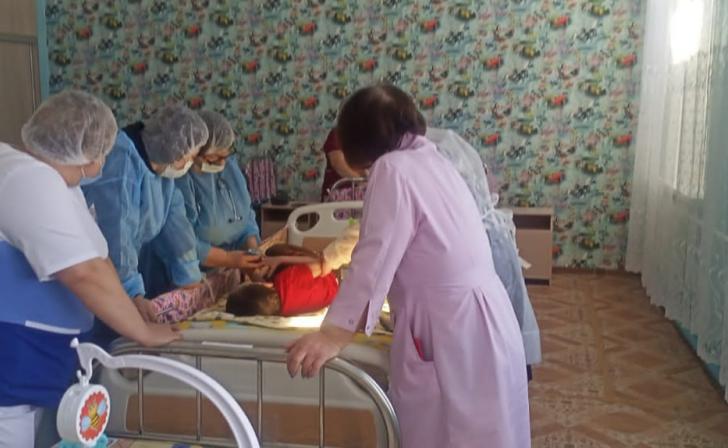 Специалисты Курской детской областной больницы осмотрели паллиативных детей