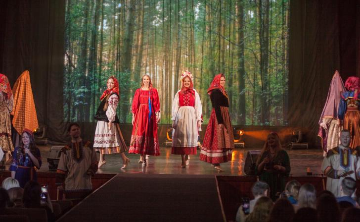 В Курске состоялся этнопоказ «Народное – модно» В Курске состоялся этнопоказ «Народное – модно»