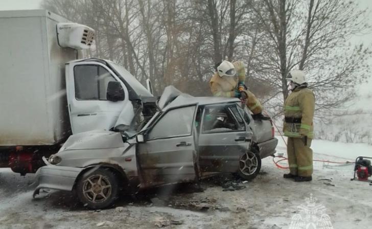 В Курском районе 18 февраля спасатели провели деблокировку пострадавшего из автомобиля
