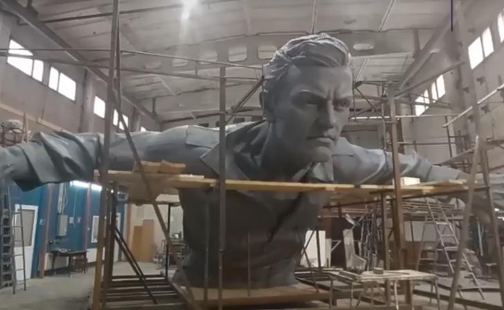 В Москве презентовали модель скульптуры Солдата для мемориала «Курская битва» В Москве презентовали модель скульптуры Солдата для мемориала «Курская битва»