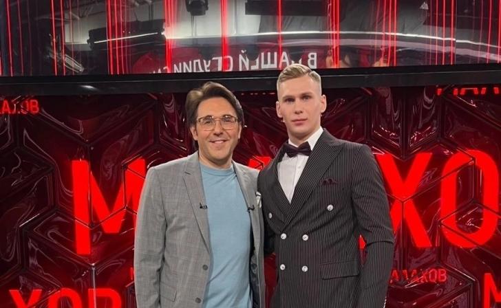 Мистер Россия из Курска поздравил женщин с праздником в программе