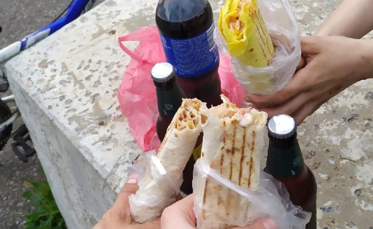 В Курске выявили 17 точек продажи шаурмы из сырья без ветеринарных документов