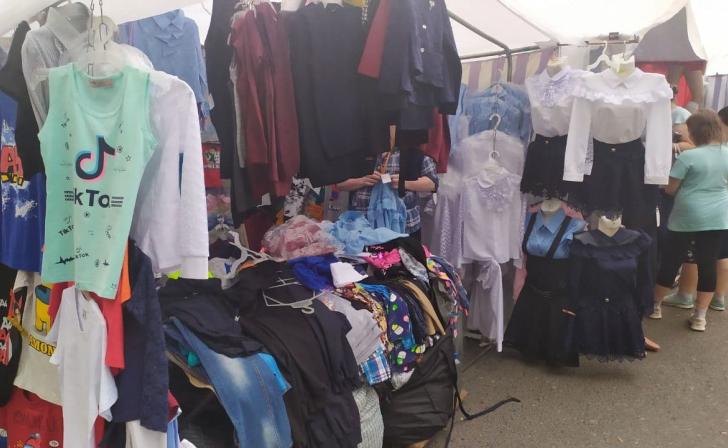 В первом чтении принят законопроект, позволяющий отдавать нуждающимся конфискованные таможней товары легкой промышленности