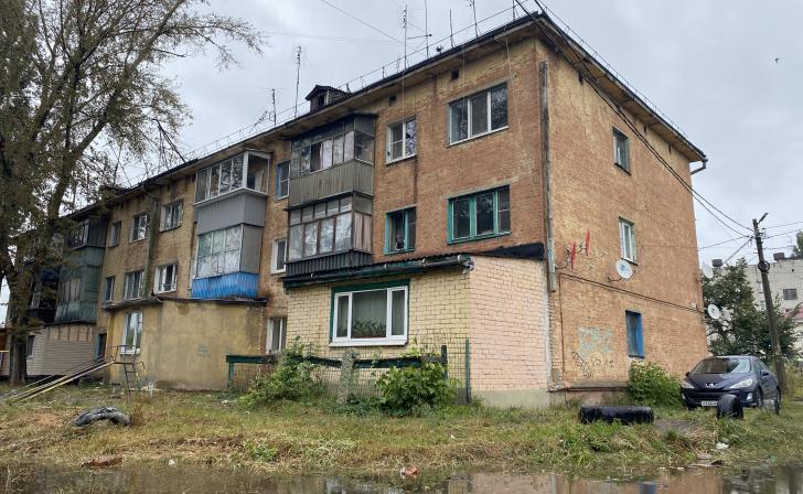​В Курске жители дома № 93А по ул.Литовской просят признать их дом аварийным