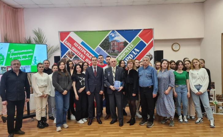 В Курске состоялся круглый стол «Писатели, врачующие словом» В Курске состоялся круглый стол «Писатели, врачующие словом»