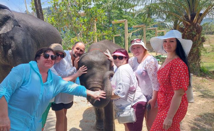 «Европа» подарила отличившимся сотрудникам путёвки в Таиланд