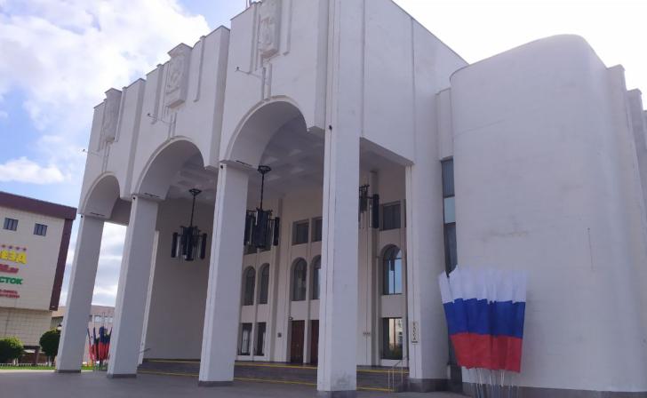 В Курском драмтеатре со следующего сезона три спектакля будут показывать с тифлокомментариями