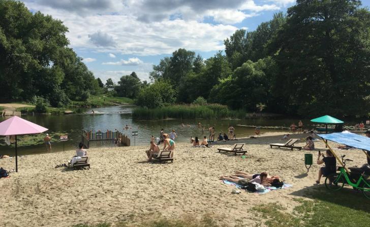 В Курске за 2 недели до открытия купального сезона на пляжах появились отдыхающие