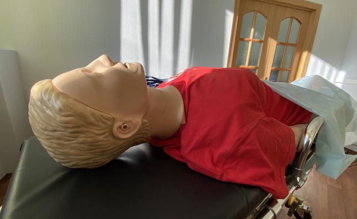 В курской школе № 36 врачи областной больницы организовали тренинг по оказанию первой помощи