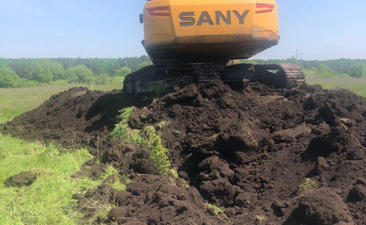В Курской области возле реки Свапа сняли плодородный слой почвы