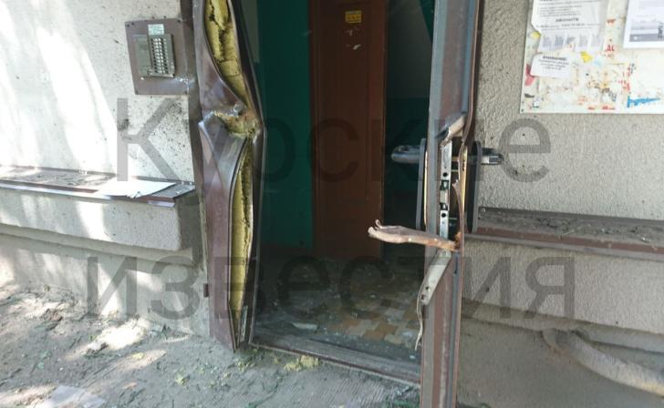 Губернатор Курской области осмотрел поврежденный в результате ночной атаки беспилотников дом