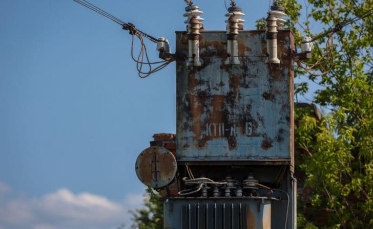 В Курской области на электроподстанцию ВСУ сбросили два снаряда