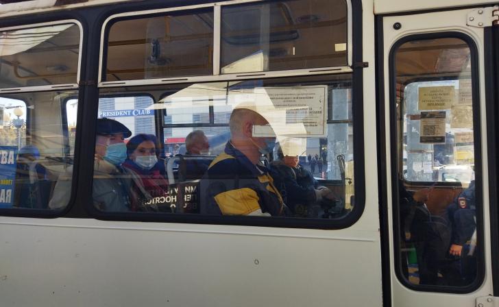 Курянка хочет отсудить 1 млн рублей с водителя маршрутки, который сбил ее с сыном на переходе