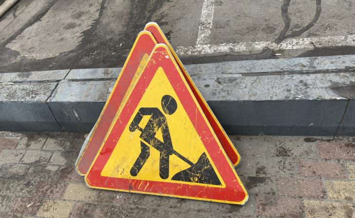 В Курске подрядчик начал устранять недочеты на улице Красной Армии