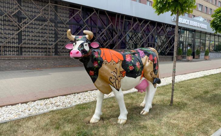 В Курске на улицах установят 10 разноцветных коров